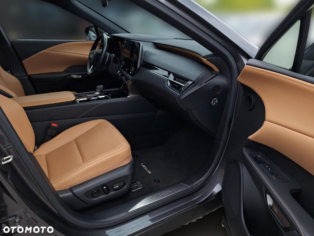 Lexus RX 450h+ Prestige - 28