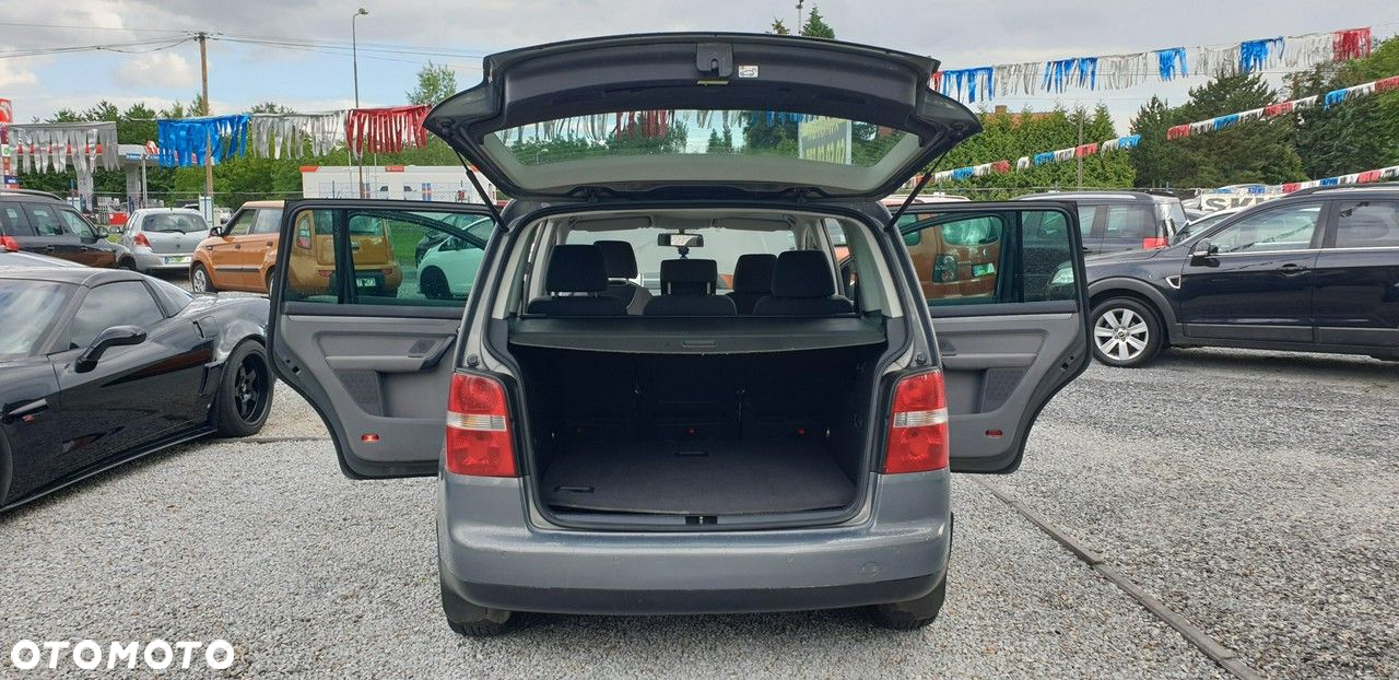 Volkswagen Touran - 23