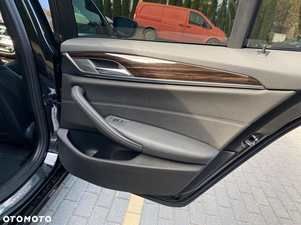 BMW Seria 5 530i GPF Luxury Line sport - 17