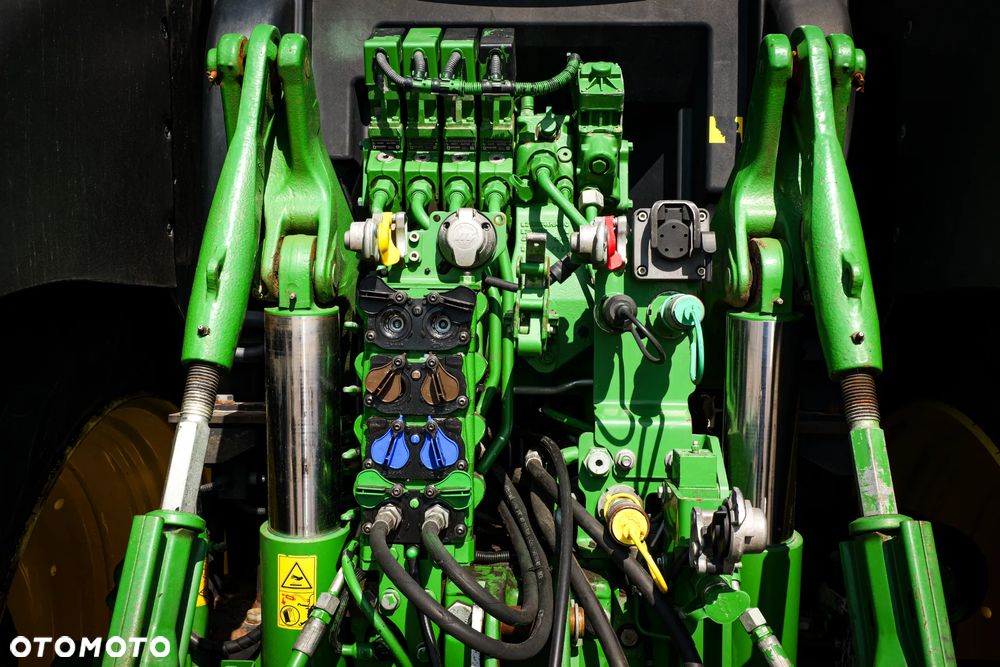 John Deere 6215R - 7