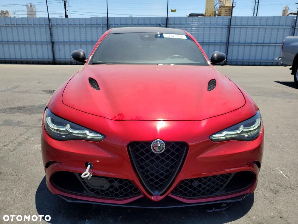 Alfa Romeo Giulia 2.9 V6 Bi-Turbo AT8 Quadrifoglio - 6