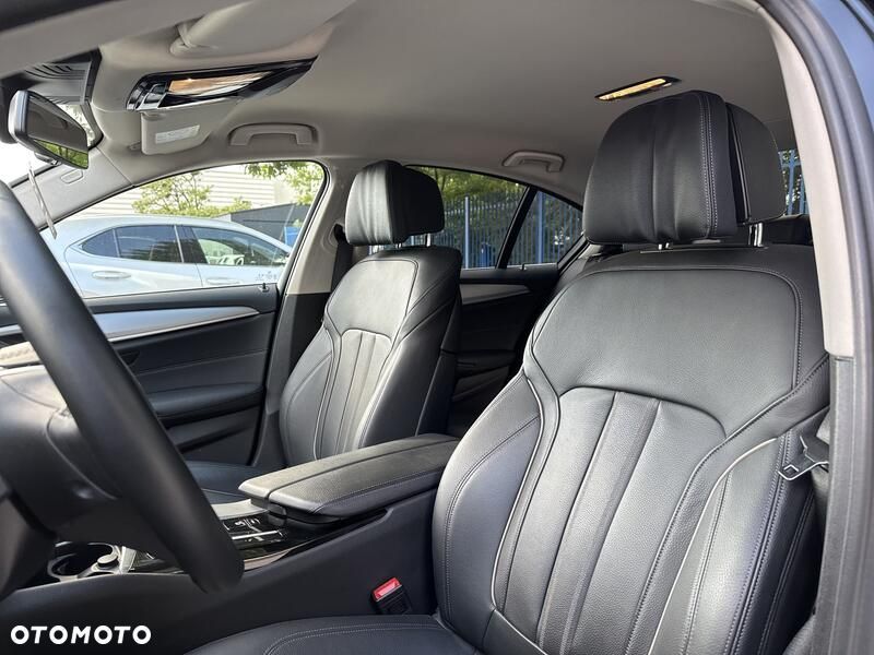 BMW Seria 5 530i xDrive mHEV - 13