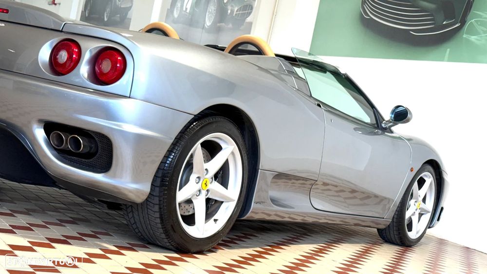 Ferrari 360 Spider - 12