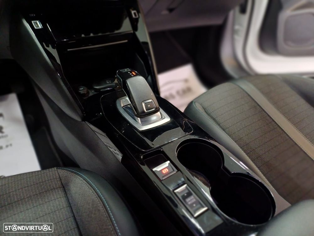 Peugeot 2008 1.2 PureTech Allure EAT8 - 20