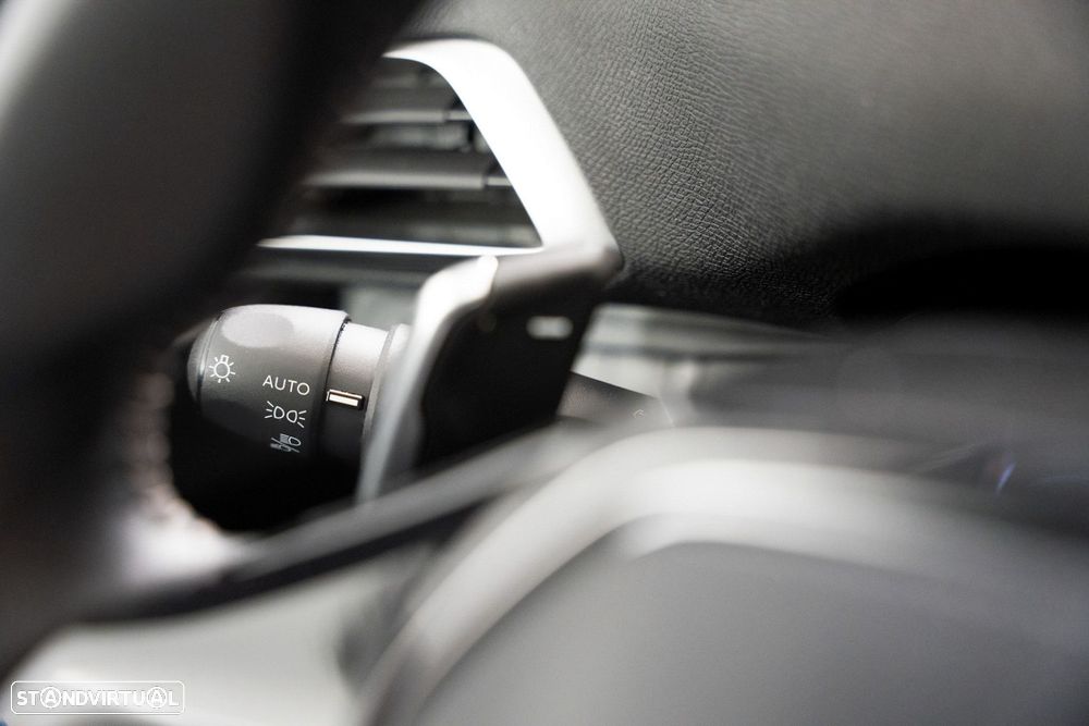 Peugeot 5008 1.2 PureTech Allure EAT8 - 12