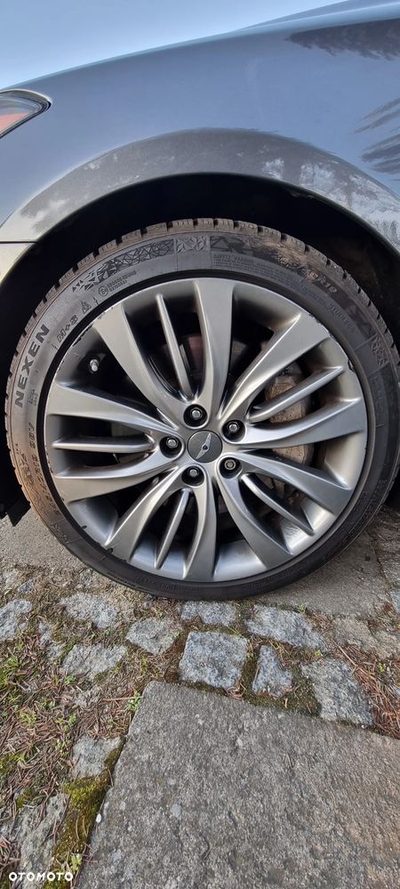 Genesis G80 - 25