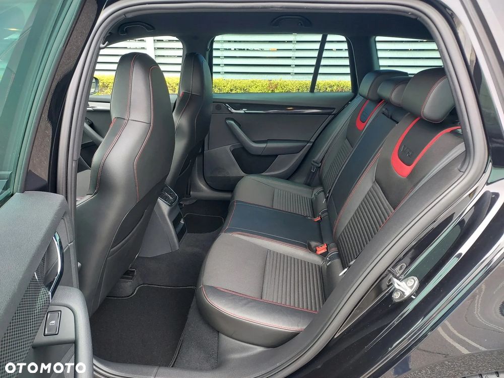 Skoda Octavia 2.0 TDI DSG RS - 25