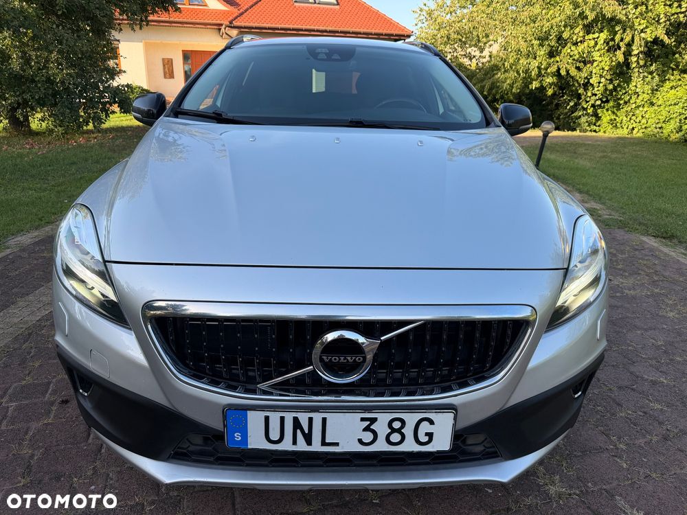 Volvo V40 Cross Country T3 Drive-E Dynamic Edition - 2