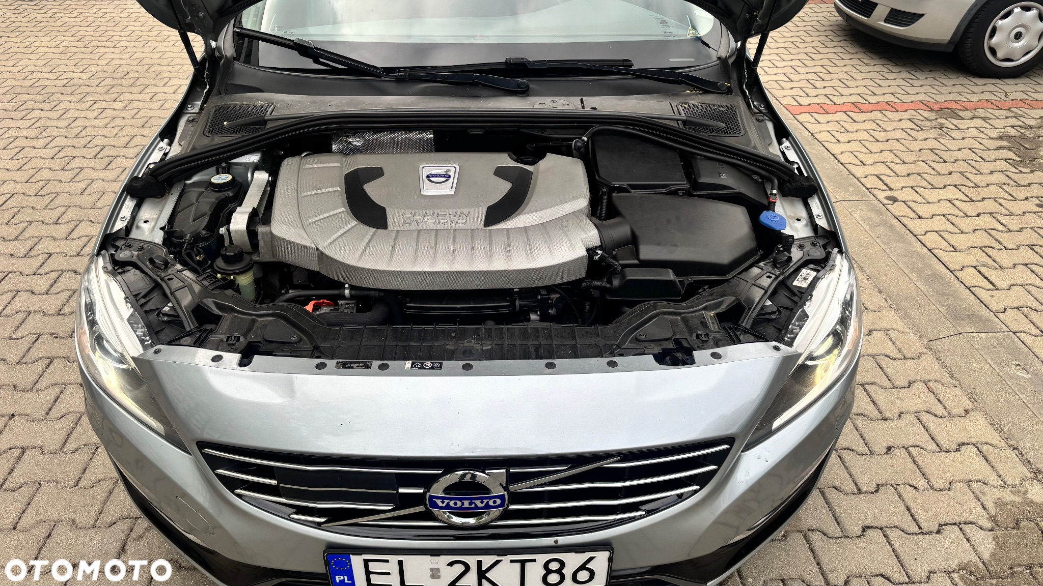 Volvo V60 D6 AWD Plug-in Hybrid Summum - 18