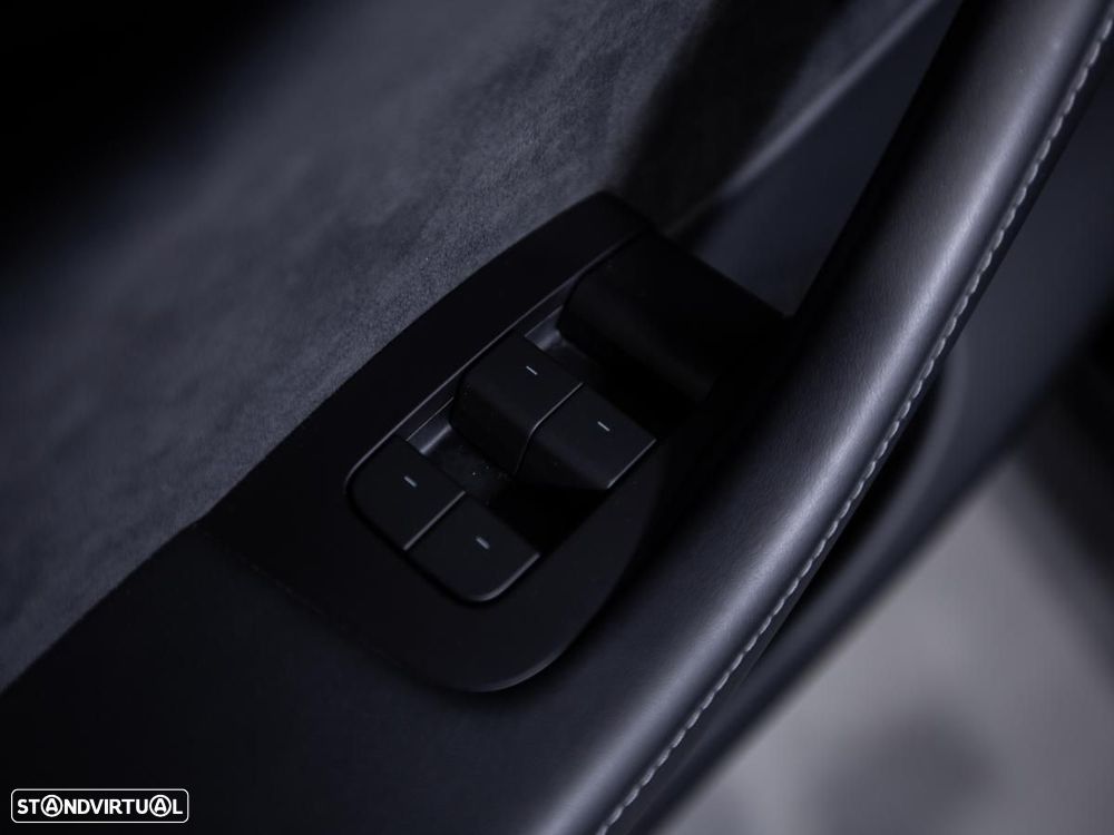 Tesla Model Y Long Range Dual Motor AWD - 16