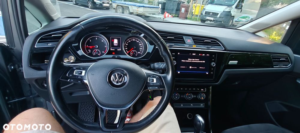 Volkswagen Touran - 19
