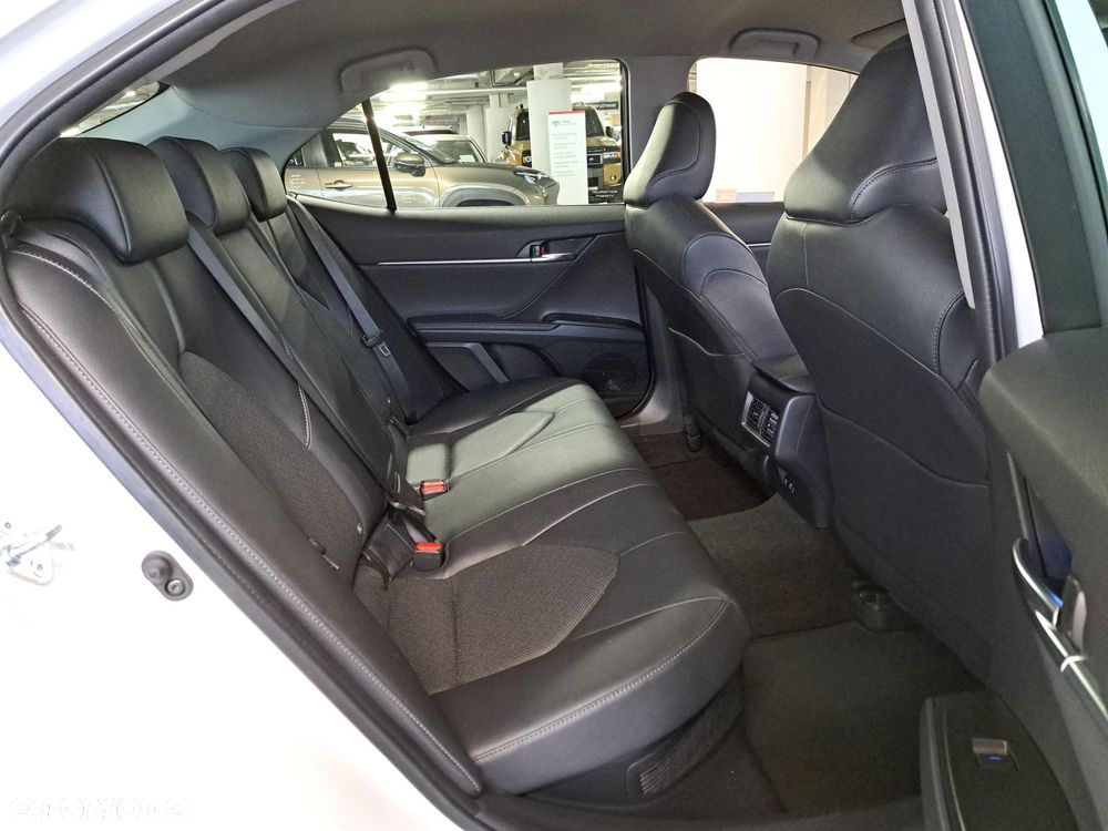 Toyota Camry 2.5 Hybrid Executive CVT - 12