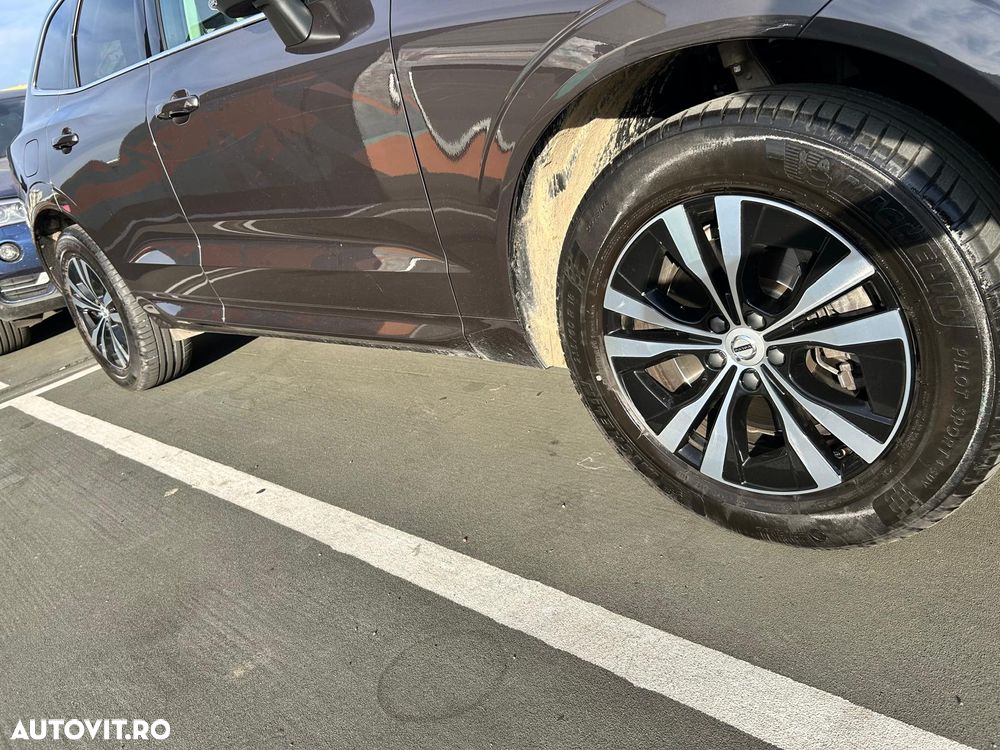 Volvo XC 60 B4 MHEV AT8 FWD Momentum Pro - 6