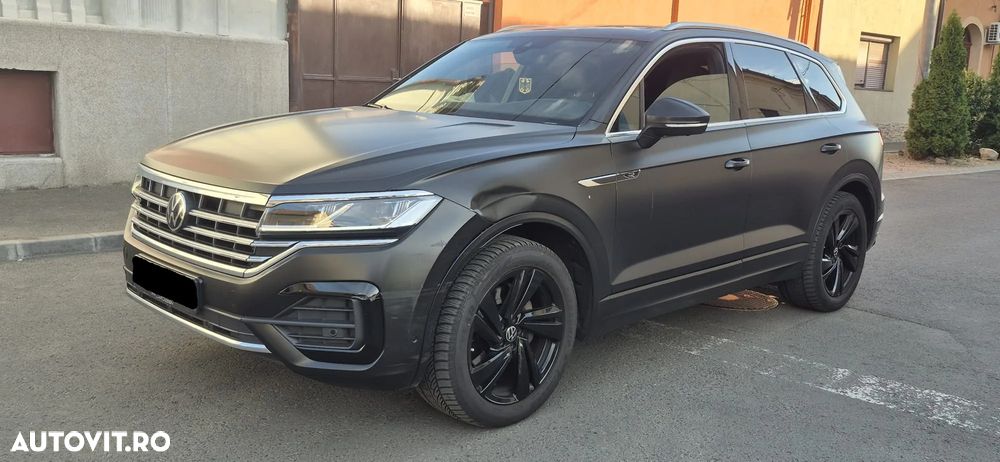 Volkswagen Touareg - 1