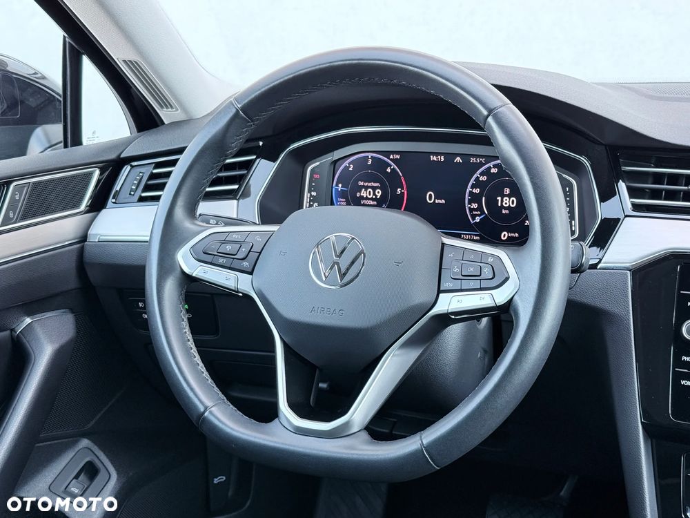 Volkswagen Passat Variant 2.0 TDI EVO Elegance DSG - 18