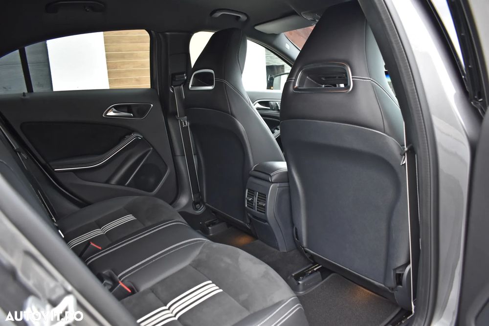 Mercedes-Benz A 220 4Matic 7G-DCT AMG Line - 11