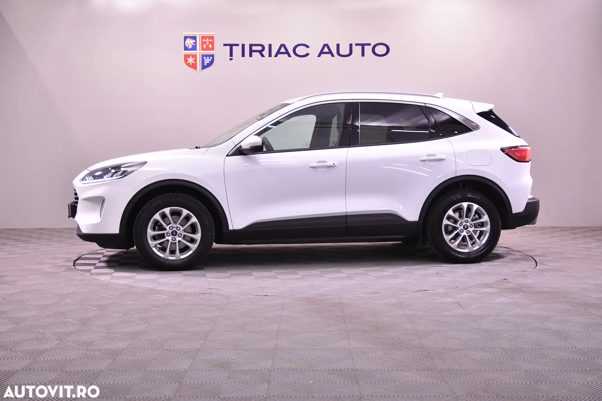 Ford Kuga - 2