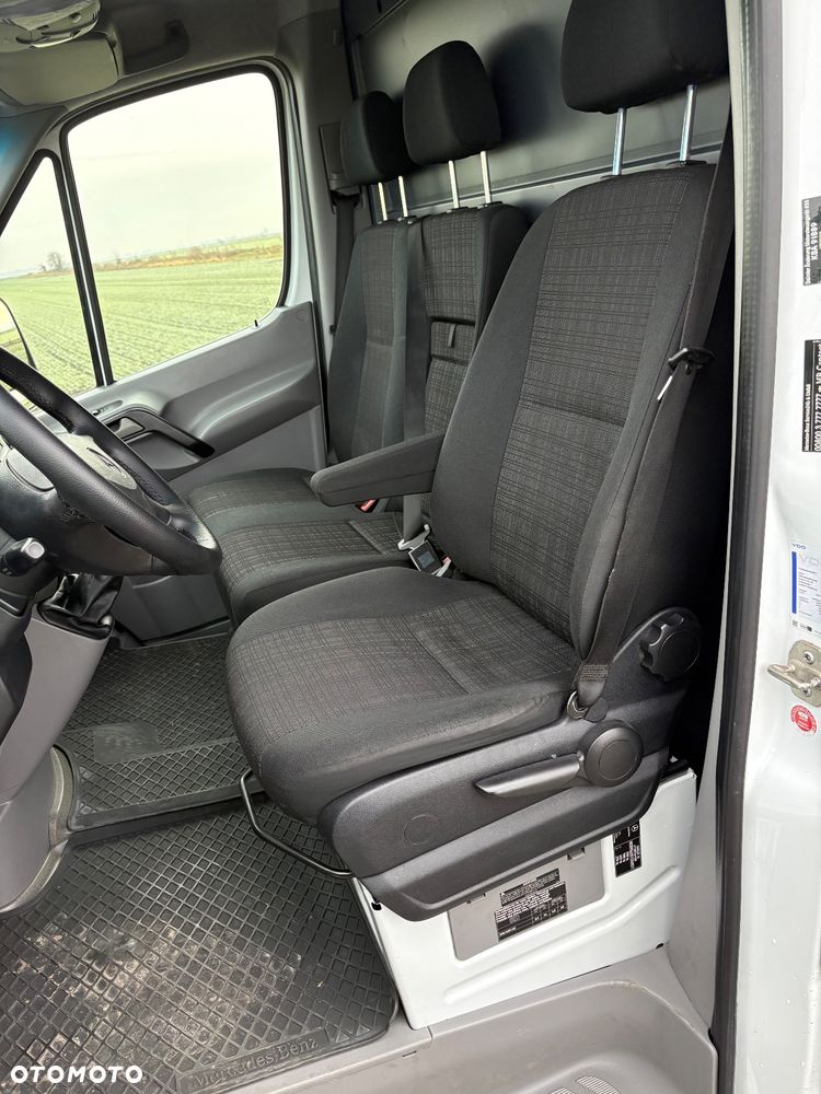Mercedes-Benz Sprinter - 13
