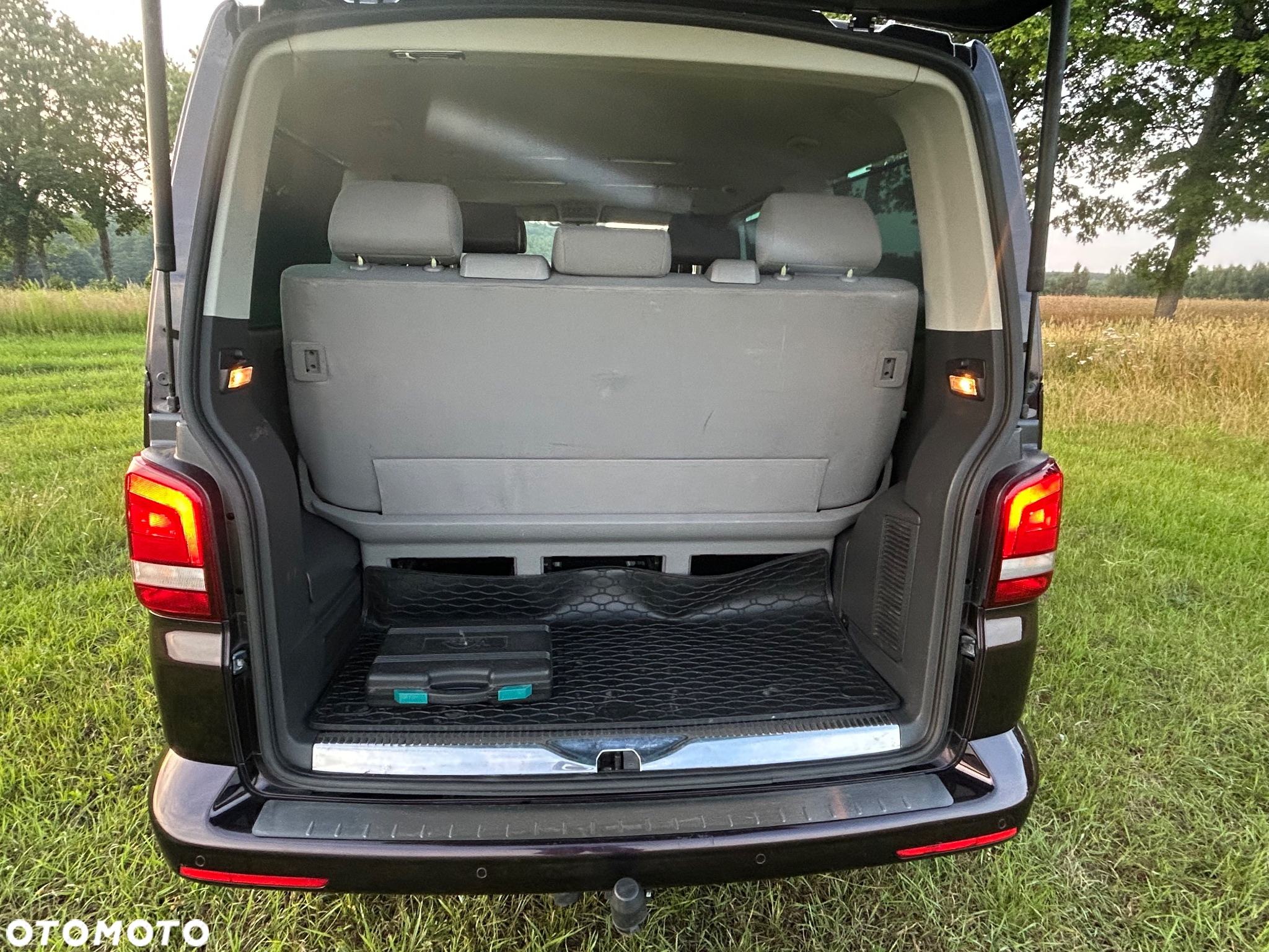 Volkswagen Multivan - 10
