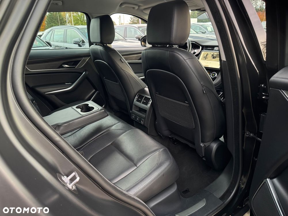 Jaguar F-Pace D200 AWD R-Dynamic SE - 25