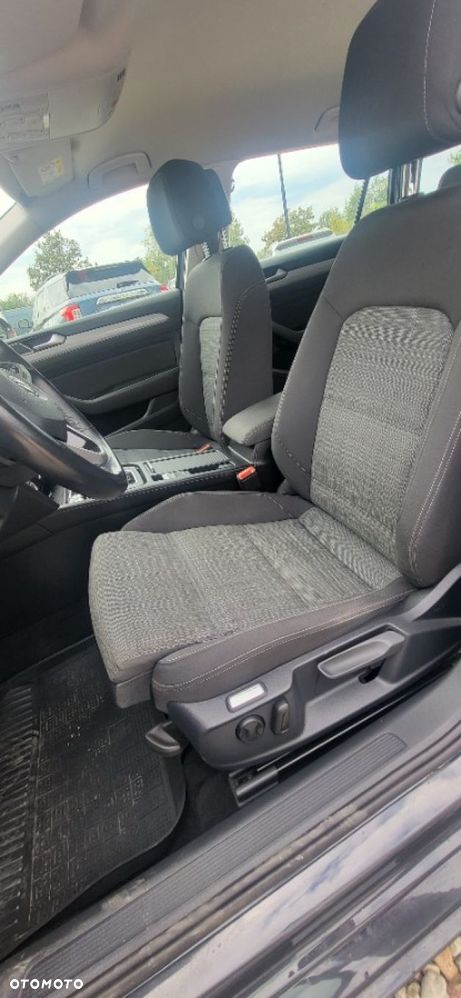 Volkswagen Passat - 13