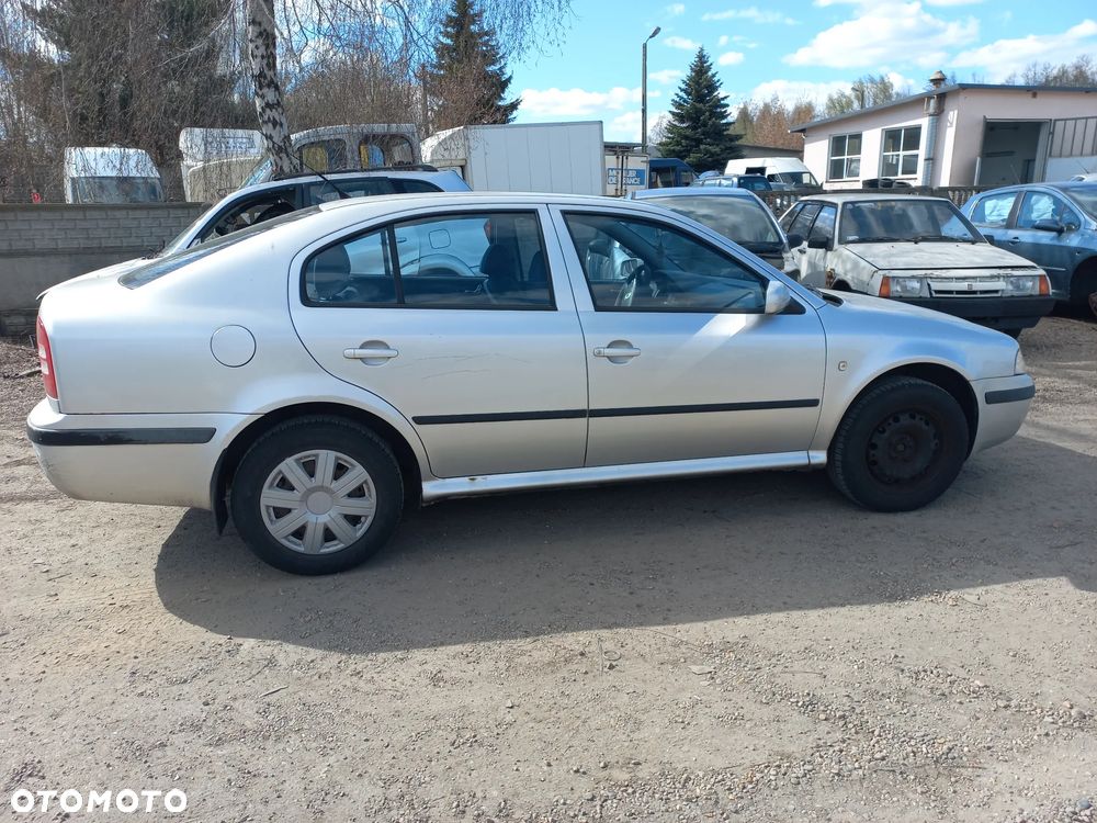 Skoda Octavia I 1.6 benzyna 01r wszystkie części - 1