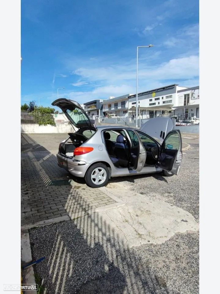 Peugeot 206 - 1