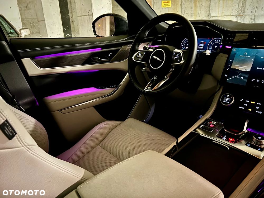 Jaguar F-Pace P400 AWD R-Dynamic S - 34