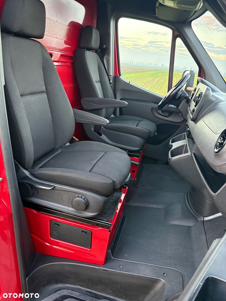 Mercedes-Benz Sprinter - 24