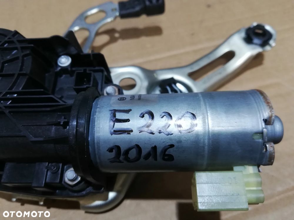 SILNICZEK SIŁOWNIK KLAPY TYŁ MERCEDES W205 0390204124 - 2