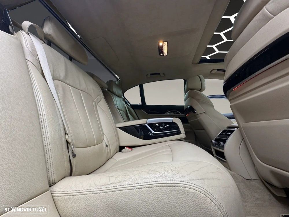 BMW 740 d xDrive Pack M - 19