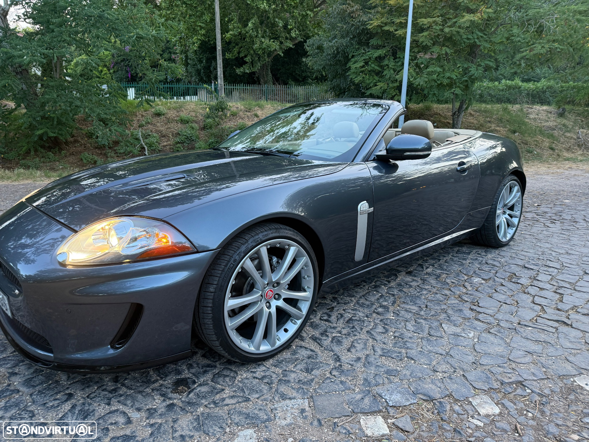 Jaguar XK 4.2 V8 Convertible - 33