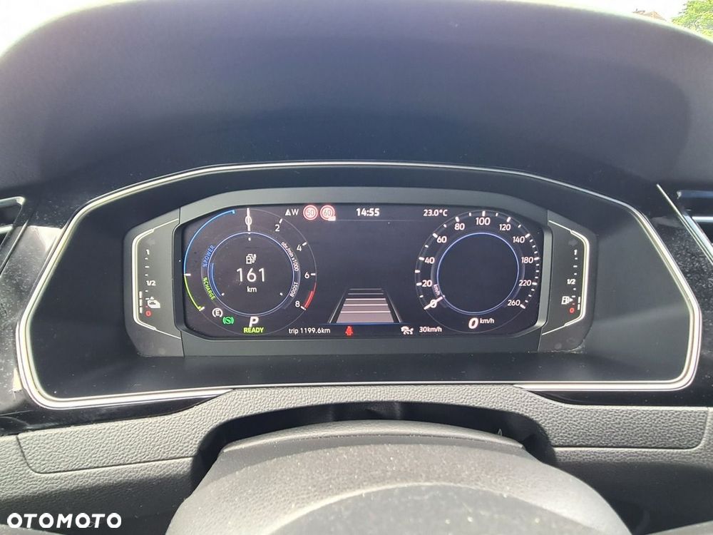 Volkswagen Passat - 25