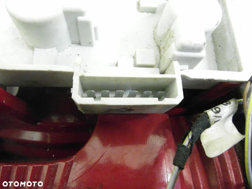 LAMPA PRAWA TYLNA SKODA OCTAVIA II 1Z5945096A 1Z5945112A - 2