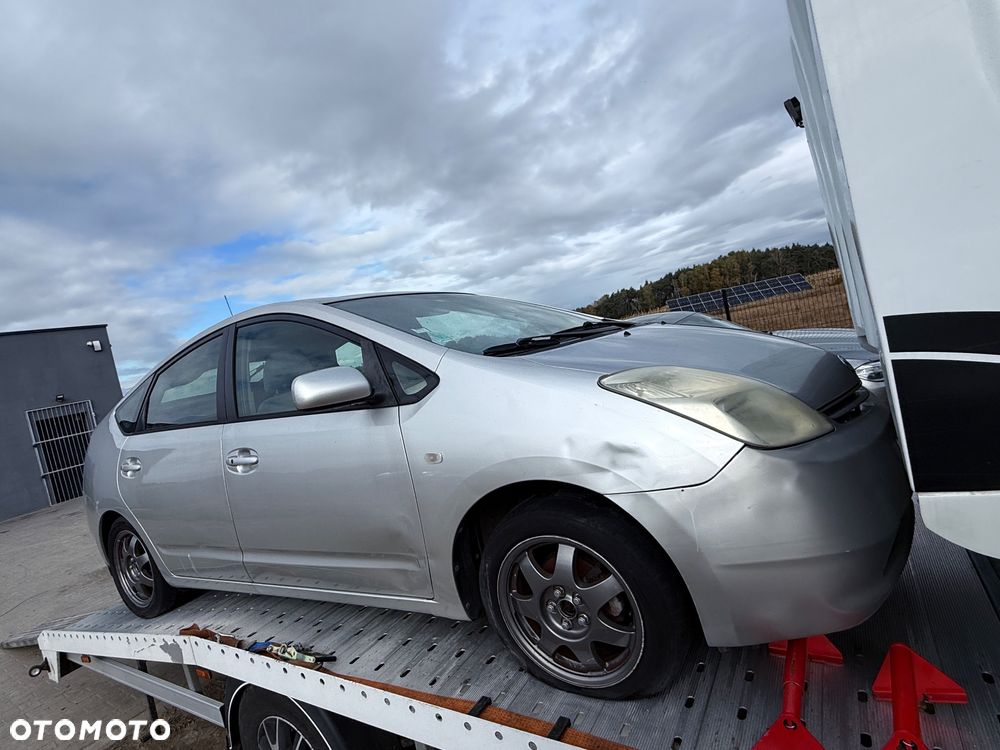 Toyota Prius (Hybrid) Executive - 11