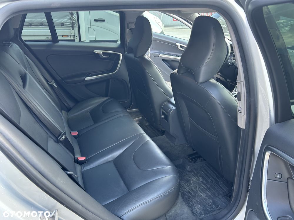 Volvo V60 Cross Country - 15