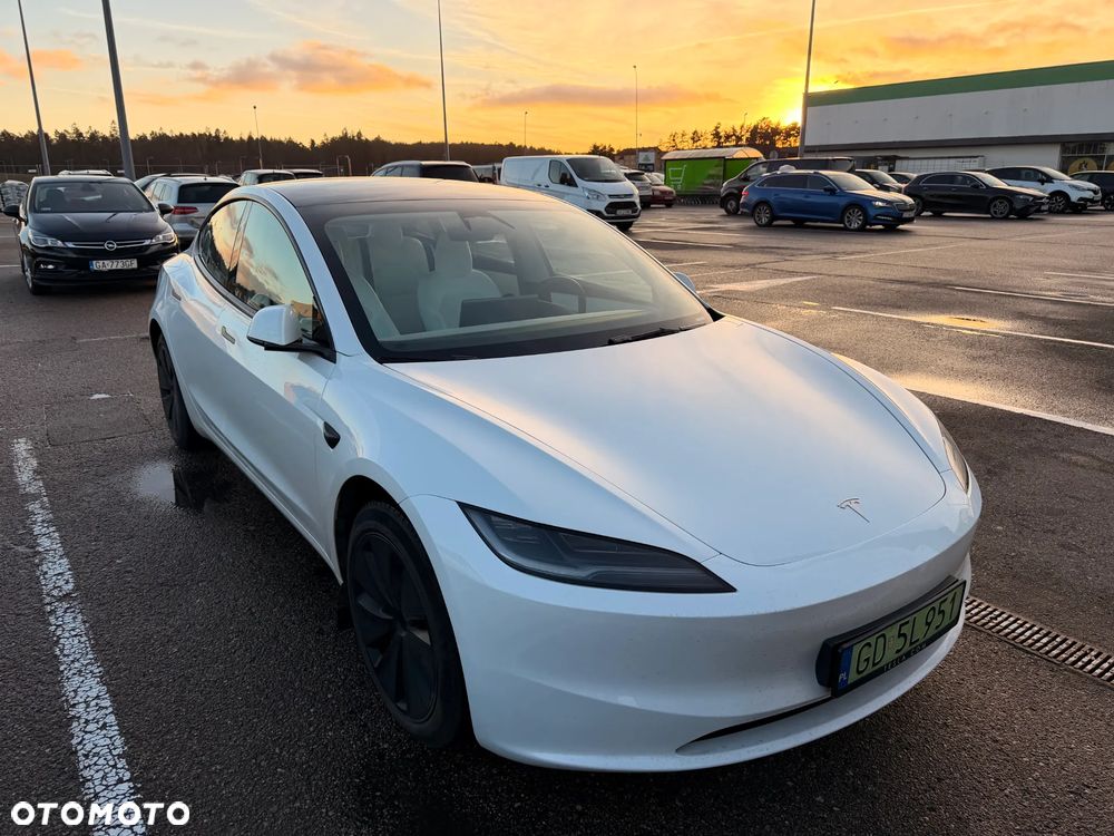 Tesla Model 3 - 1