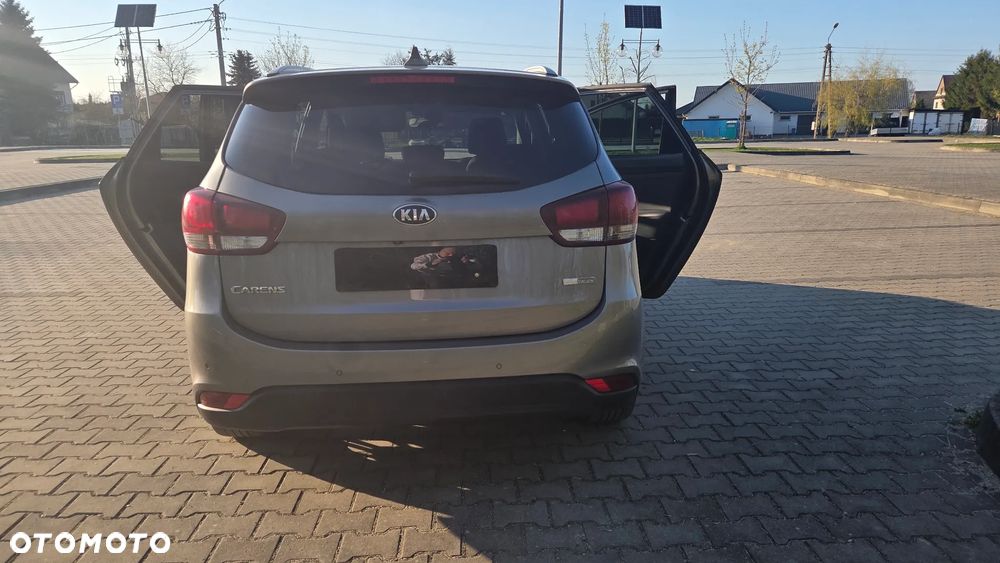 Kia Carens - 16