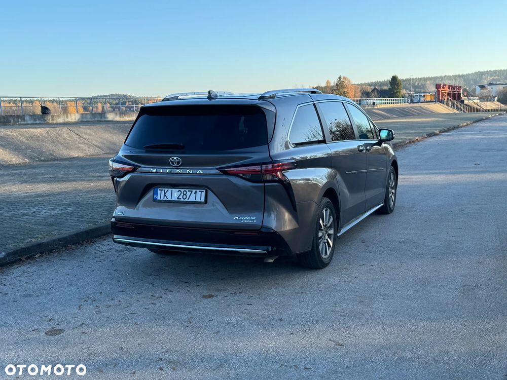 Toyota Sienna - 16