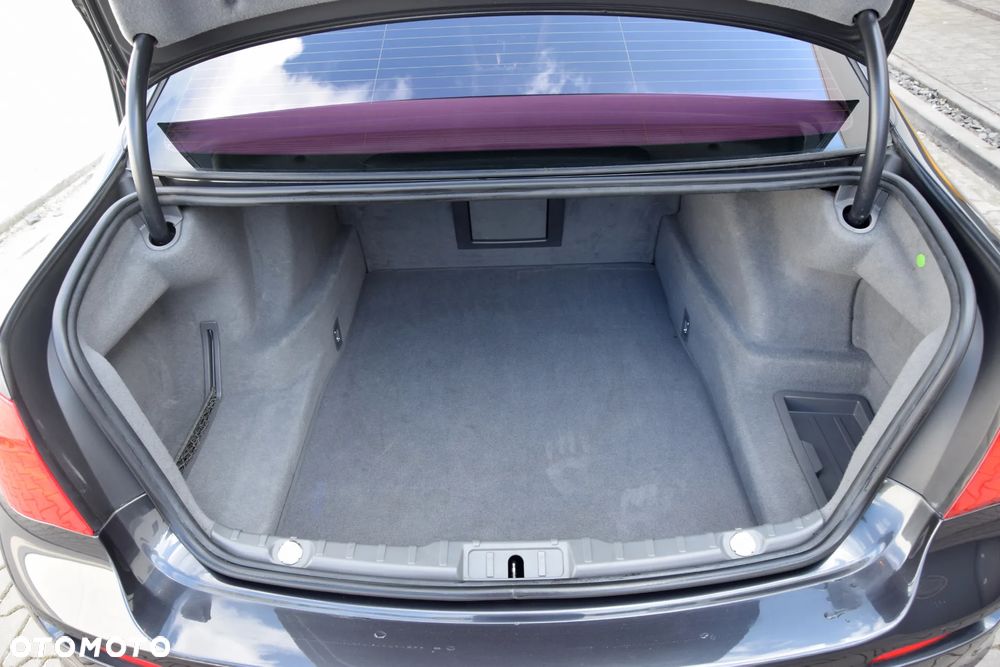 BMW Seria 7 750i - 23