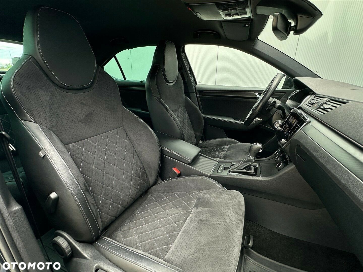Skoda Superb 2.0 TDI SCR Sportline DSG - 33