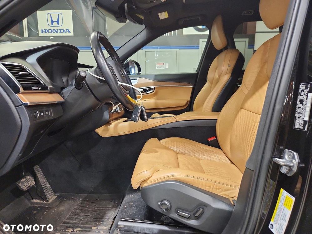 Volvo XC 90 - 8