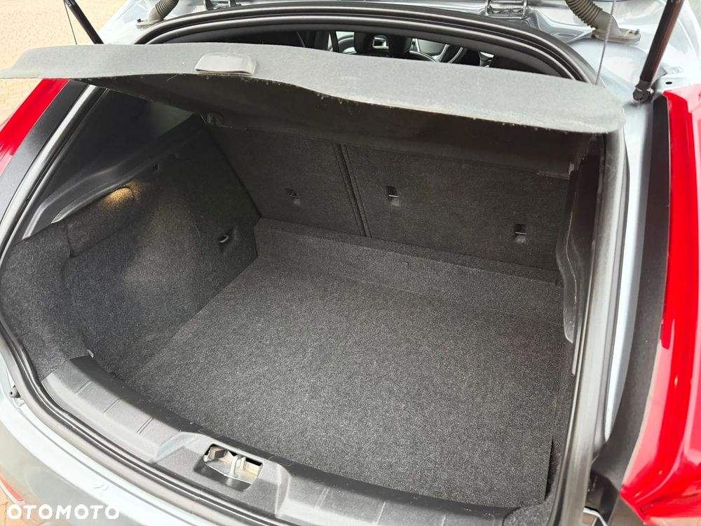 Volvo V40 D3 Momentum - 25