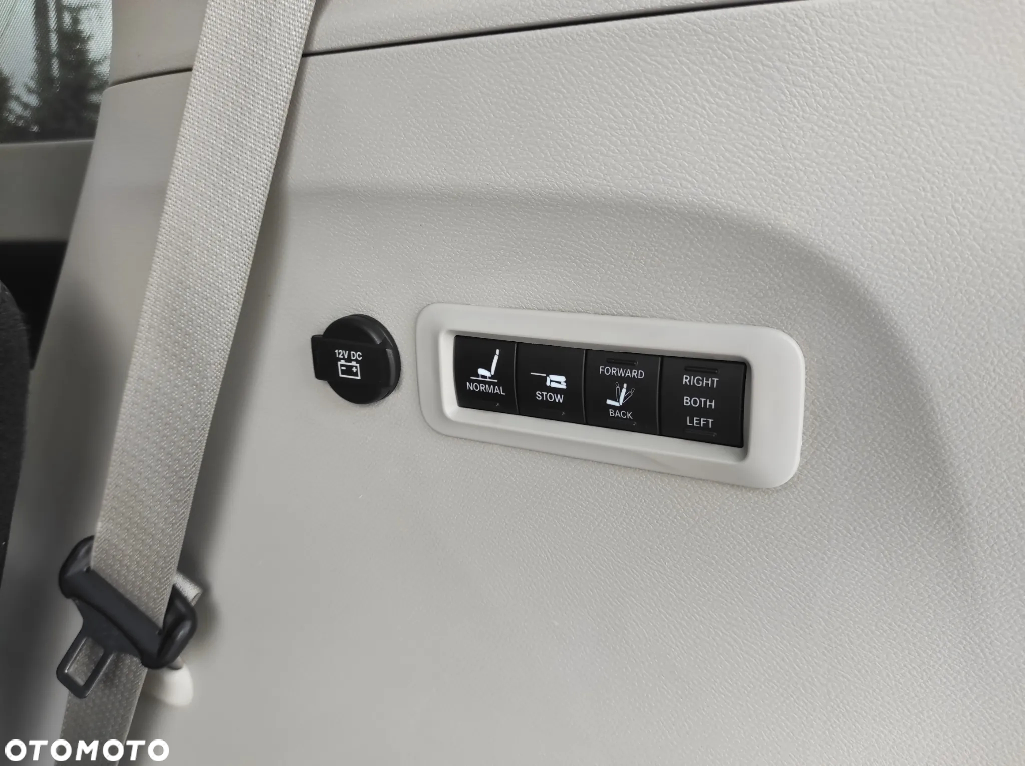 Chrysler Pacifica - 23