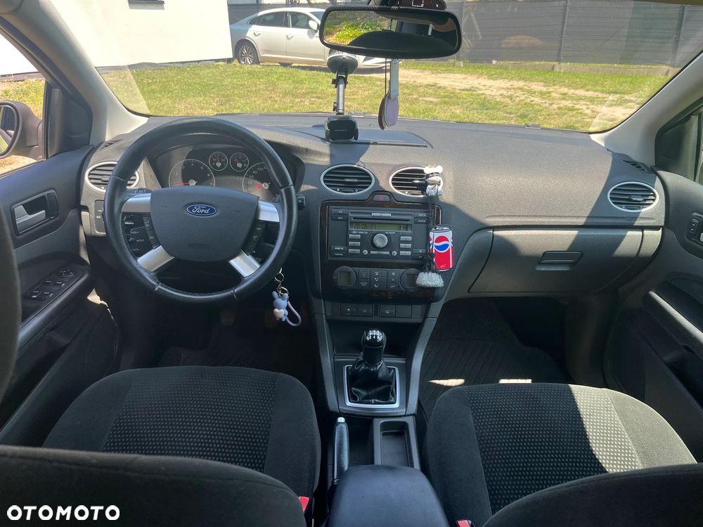Ford Focus 1.6 16V Ghia - 9