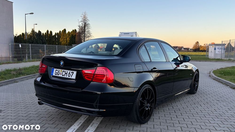 BMW 3 Series 2009 photo 4