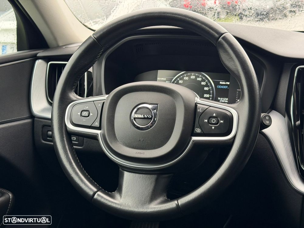 Volvo XC 60 2.0 D4 Momentum Geartronic - 23