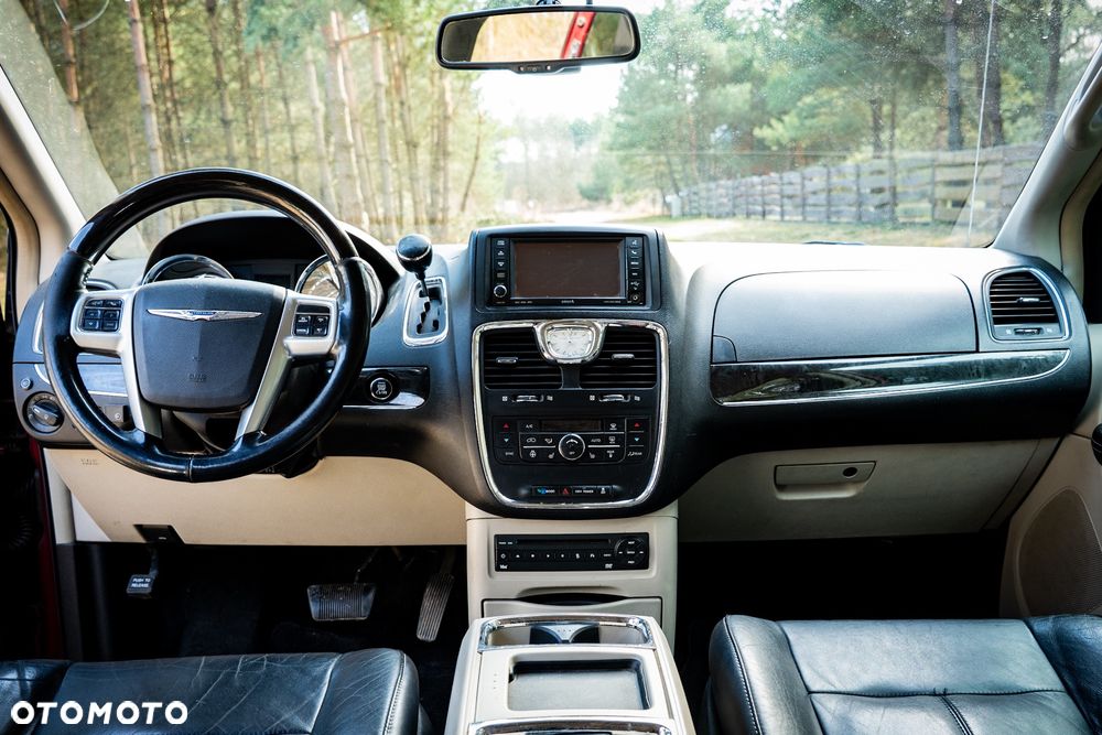 Chrysler Town & Country 3.6 Limited - 12
