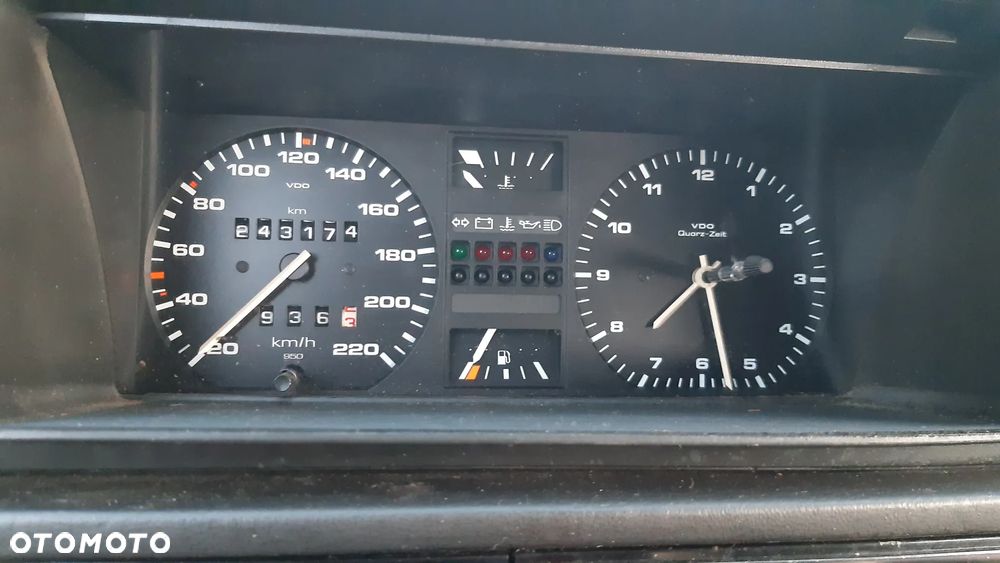 Volkswagen Golf 1.8 GL - 17
