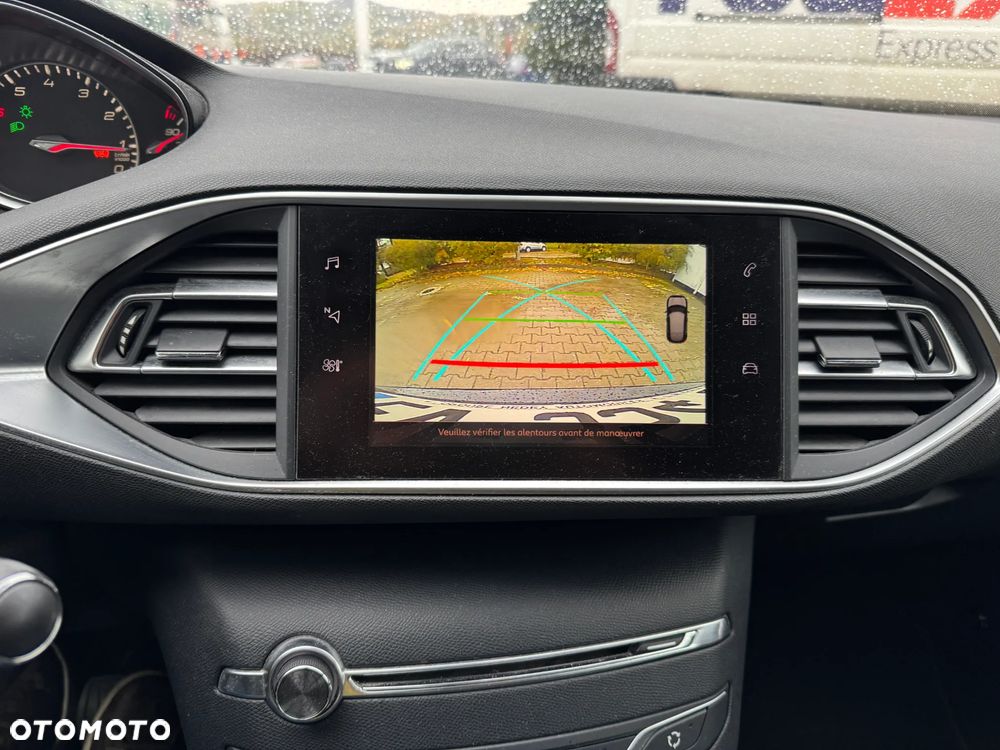 Peugeot 308 1.2 PureTech GPF Allure S&S - 15